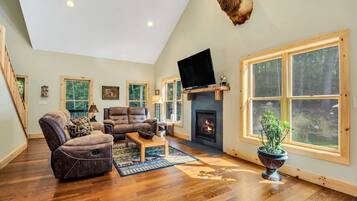 Smart TV, fireplace, table tennis, books
