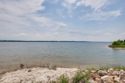 Fully Furnished Lake Fork Waterfront Property with Boat House!