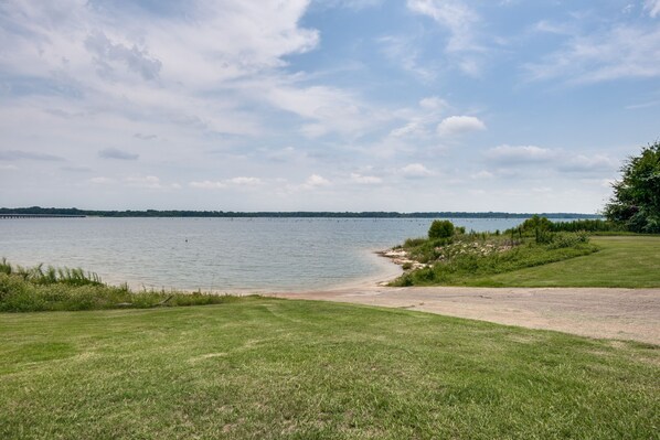 Beach - Fully Furnished Lake Fork Waterfront Property with Boat House! (Yantis)