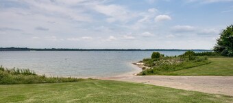 TÀysin kalustettu Lake Fork Waterfront KiinteistövÀlitys Boat House!