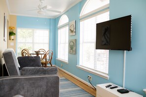 Smart TV, lettore DVD, impianto stereo