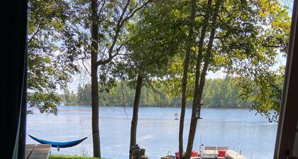 Viihtyisä mökki Rush-järvellä (siikaketju) YKSITYISEN veneen käynnistämisen kanssa!