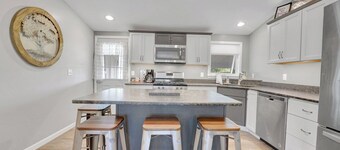 Beautiful and modern 3 bedroom, 1 bath Duplex.  Sleeps 6