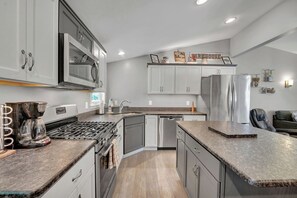 Fridge, microwave, oven, stovetop - Beautiful and modern 3 bedroom, 1 bath Duplex. Sleeps 6 (Chaffee)