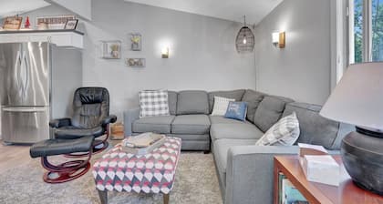 Äskettäin uusittu 2 makuuhuoneen, 1 kylpyhuoneen duplex. Nukkuu 6