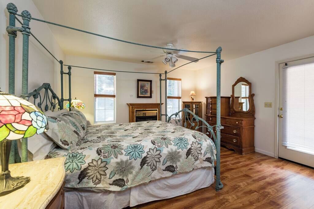 3 bedrooms, iron/ironing board, travel crib, WiFi