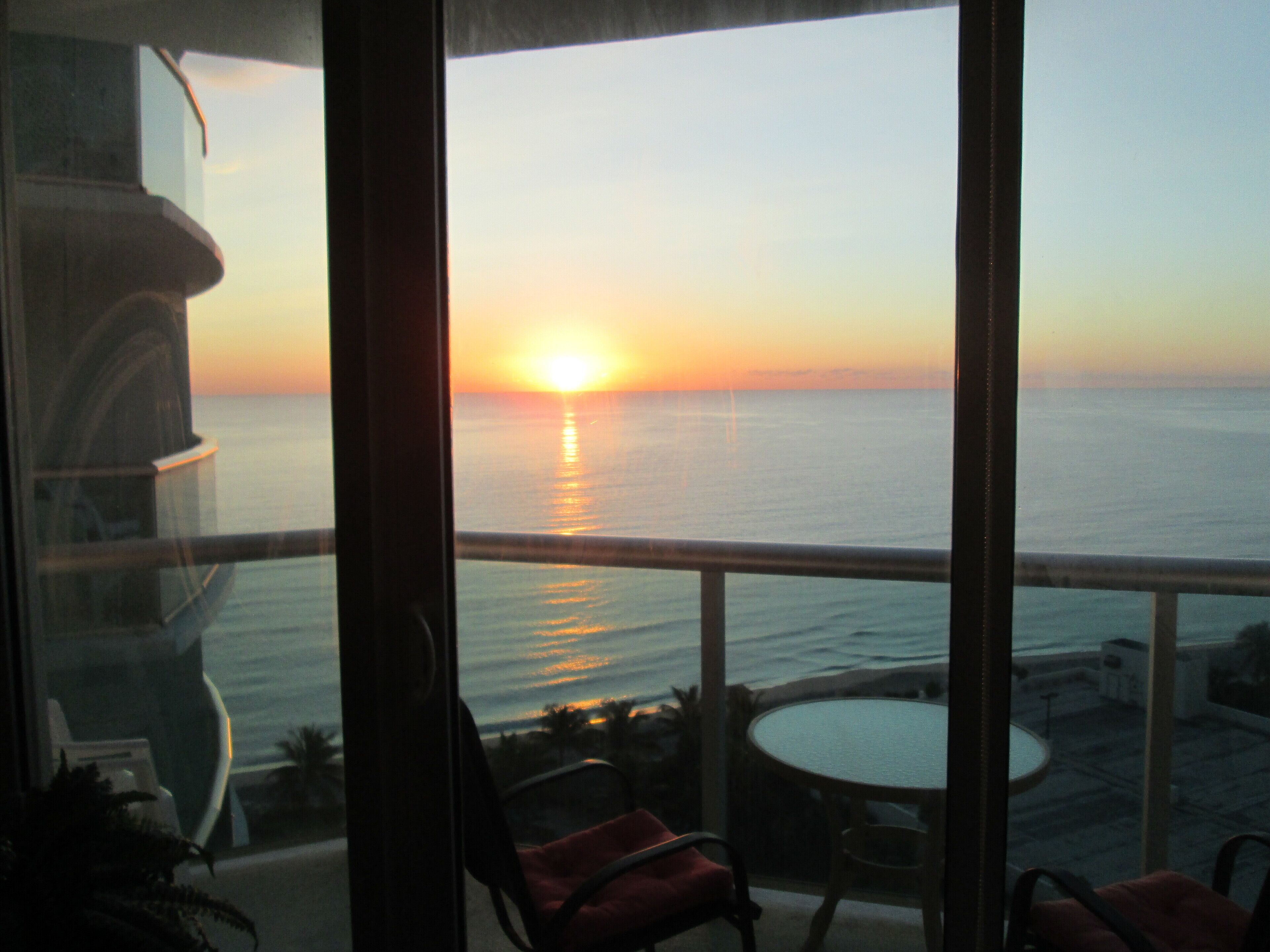 Oceanfront 14 Floor apart on Beach 1300 SQ2 Feets