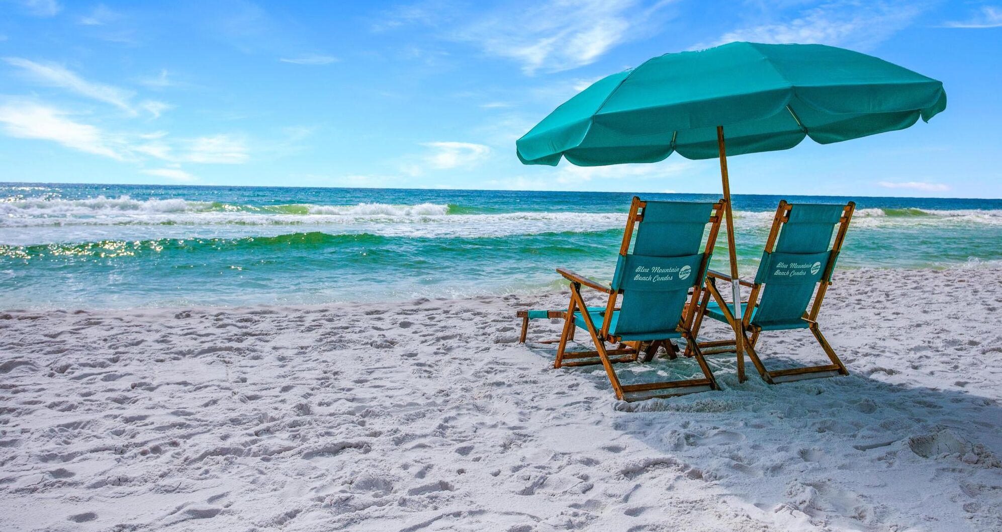 在海滩、沙滩椅