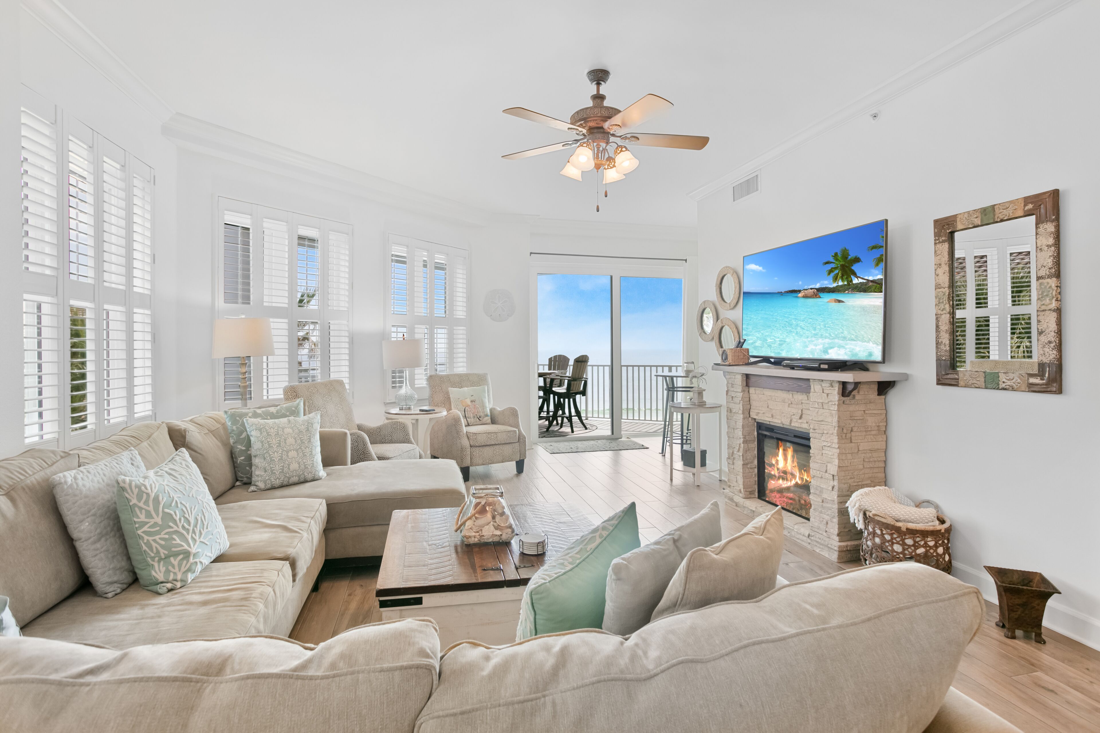 Smart-TV, Kamin, DVD-Player, Bücher