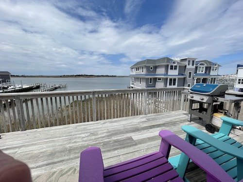 Bay Front Home with Amazing Sunset Views, Short block to Beach, centralA/C,kayak