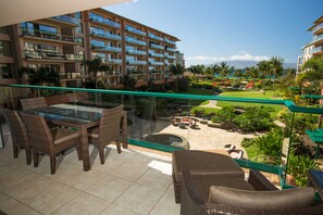 Outdoor dining - Honua Kai Resort- Konea 329 3 Bed, 3 Bath, Ocean Views (Lahaina)