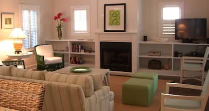 Home Right in Town with Private Pool - Sleeps 10