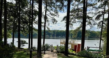 Vues incroyables! Kayaks! Ănorme Dock w / jump gate! Table de billard et ping-pong!