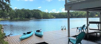 Private Point Lot! Jump Dock! Pool Table, Ping Ping! Partial Summer Weeks Avail!