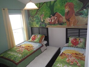 4 bedrooms, iron/ironing board, WiFi, bed sheets
