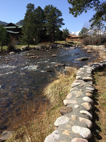 Cozy cabin by the Big Thompson river - Close to Downtown and RMNP
