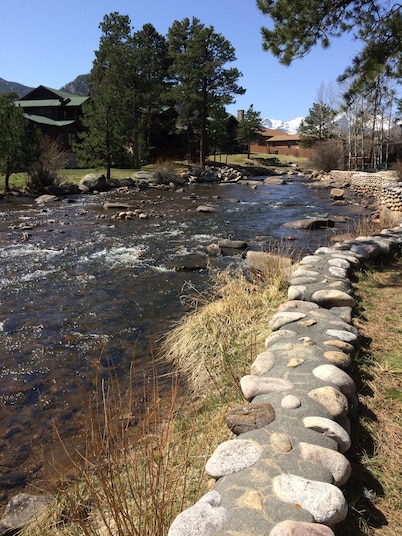 Cozy cabin by the Big Thompson river - Close to Downtown and RMNP