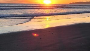 A beach at sunset with waves approaching the shore. - Oceanfront At Stinson - Relax And Refresh (Stinson Beach)