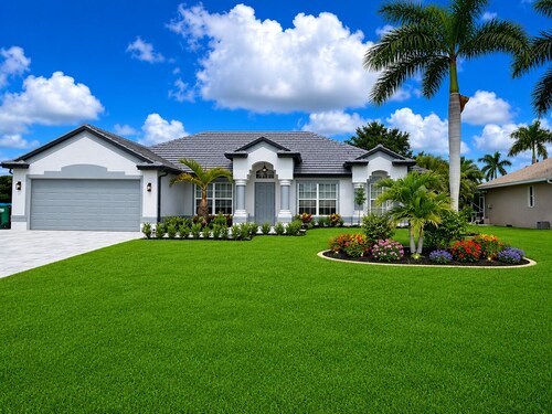 Gulf Coast Getaway: Luxury Villa Heated Pool, Sunsets & Minutes 2 Gulf of Mexico