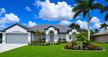 Gulf Coast Getaway: Luxury Villa Heated Pool, Sunsets & Minutes 2 Gulf of Mexico