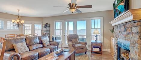 Televisie en een open haard