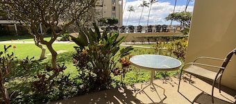 Popular Ground Floor Unit at OCEANFRONT RESORT in Kihei! Great rates.
