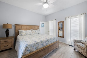 4 bedrooms, iron/ironing board, Internet, bed sheets