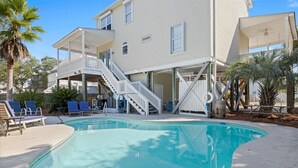 A swimming pool with a covered deck, a staircase, and lounge chairs. - South of 30A, Pet friendly home w/Heated Pool, Golf cart or walk to beach (Santa Rosa Beach)