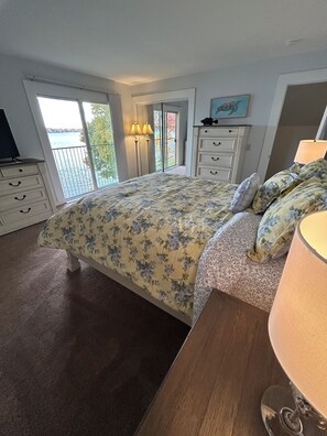 5 bedrooms, free WiFi, bed sheets