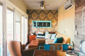 TV, offices - Fossil Knob Ridge -Chisos: Ultra-Modern Container Home (Terlingua)