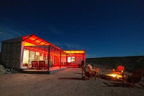 Terrace/patio - Fossil Knob Ridge -Chisos: Ultra-Modern Container Home (Terlingua)