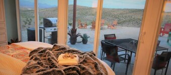 Fossil Knob Ridge -Chisos: Ultra-Modern Container Home