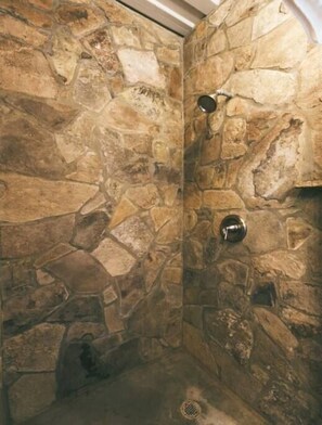 Douche, serviettes fournies