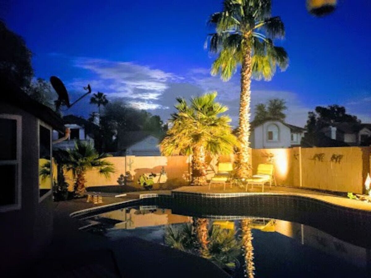 Cozy Home with Sparkling Diving Pool/ N. Phoenix