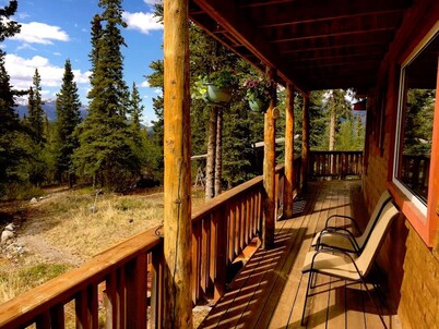 ☆ Denali Sunset House - Wild scenery with creature comforts!