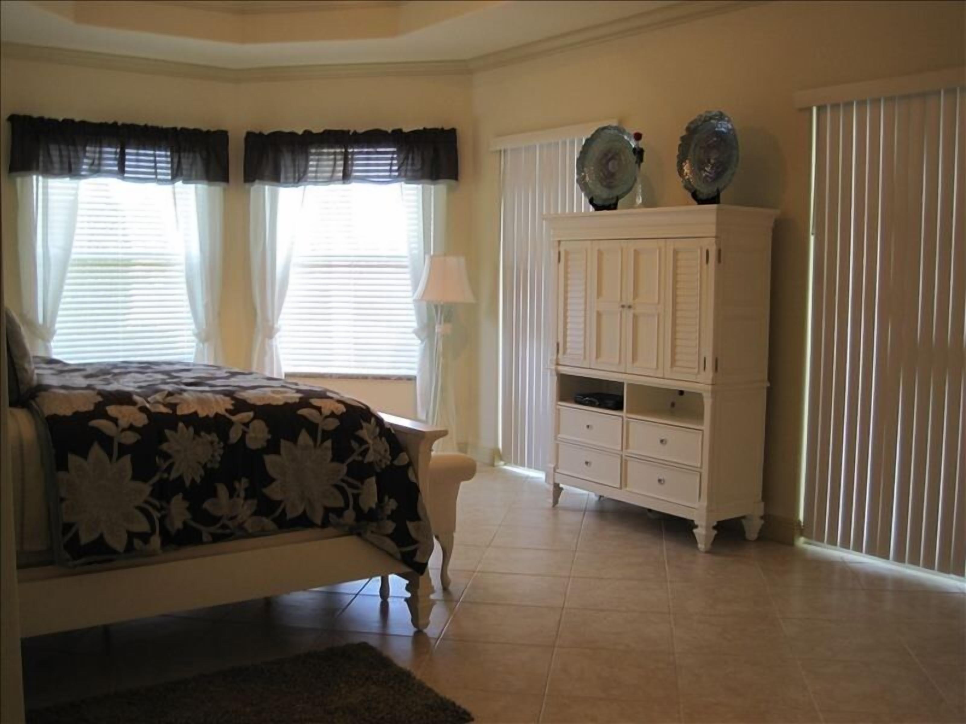 Naples golf course property,Lely.3 Bedroom, 3 Bathroom Home with Pool.