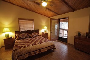 3 bedrooms, desk, iron/ironing board, free WiFi