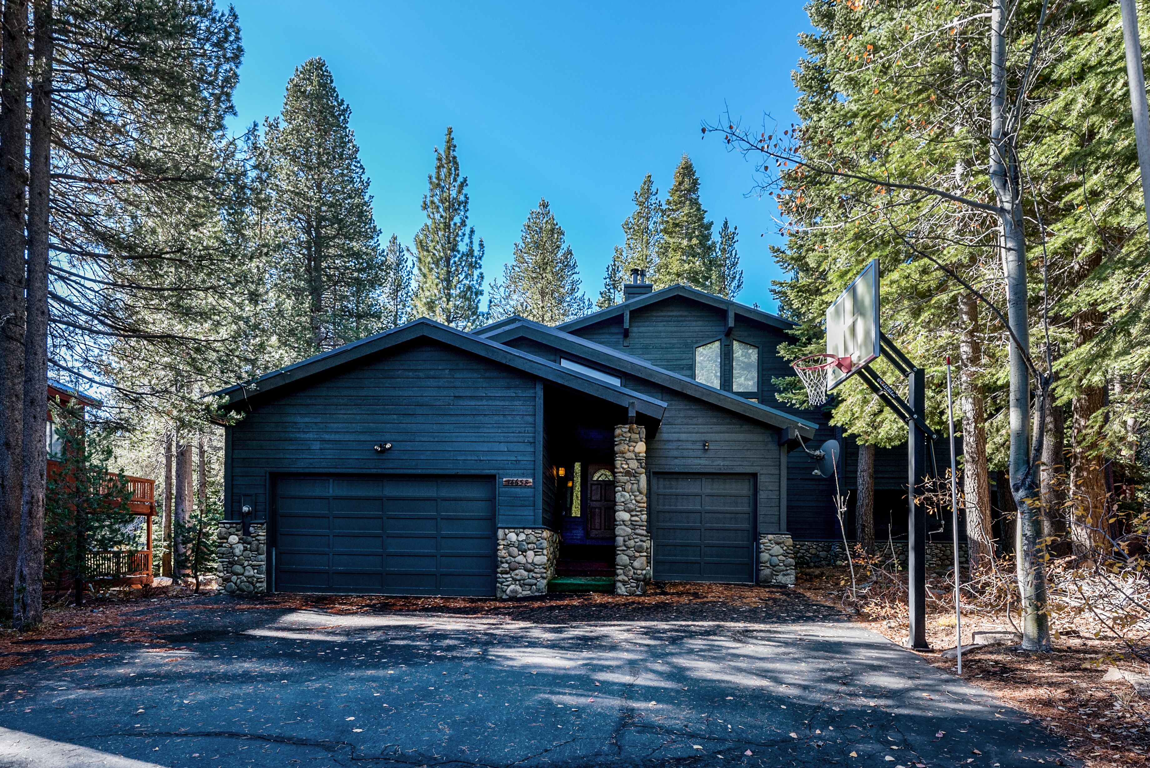Huge Swiss Lane Ski Cabin 5 Bedrooms, Hot Tub, Steam Shower
