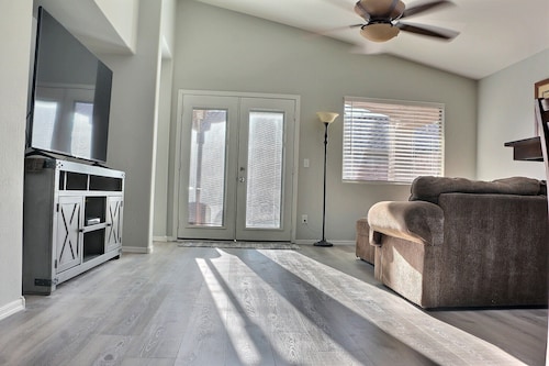 Recent Reno fall 2024~ Big Bungalow with heated Pool! Steps to San Tan Highlands