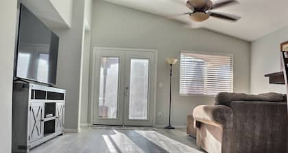 Recent Reno fall 2024~ Big Bungalow with heated Pool! Steps to San Tan Highlands