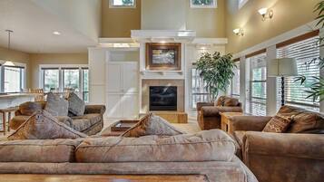 Smart TV, lareira, DVD player