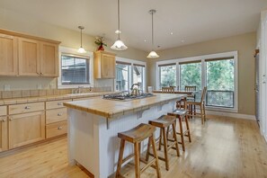 Køleskab, mikrobølgeovn, ovn, kogeplade