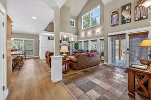 Smart TV, fireplace, DVD player