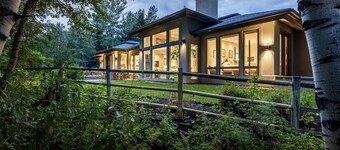 Renovated, refined, immaculate single-story mountain home 2 miles south of Baldy