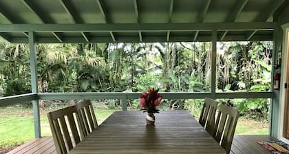 Avskilt stuga på Tropical Flower Farm - Privat badtunna