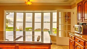 KylskÄp, mikrovÄgsugn, ugn och spishÀll