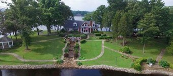 Paradise on the Lake! Luxe schiereiland eigendom. Beste uitzicht op het meer.