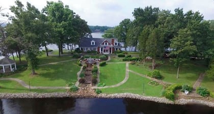 Paradis sur le lac! Propriété luxueuse de la péninsule. Meilleure vue sur le lac.