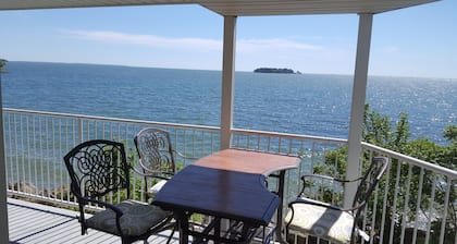 Condominio Premium frente al lago con gran patio cubierto frente al lago y bar frente al lago