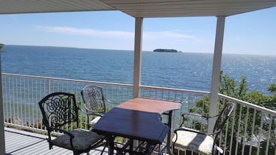 Middle Bass Island-Premium Lakefront Condo with Large Lakefront Covered Patio 